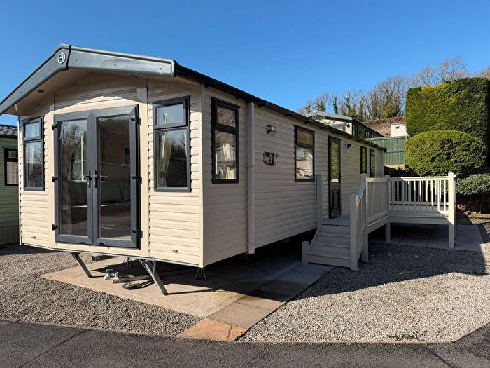 2 Bedroom Mobile/park Home For Sale In Silverdale Road, Warton, Carnforth, LA5