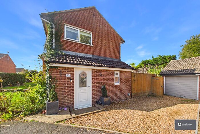 3 Bedroom Semi-Detached House For Sale In Blencowe Drive, Brackley, NN13