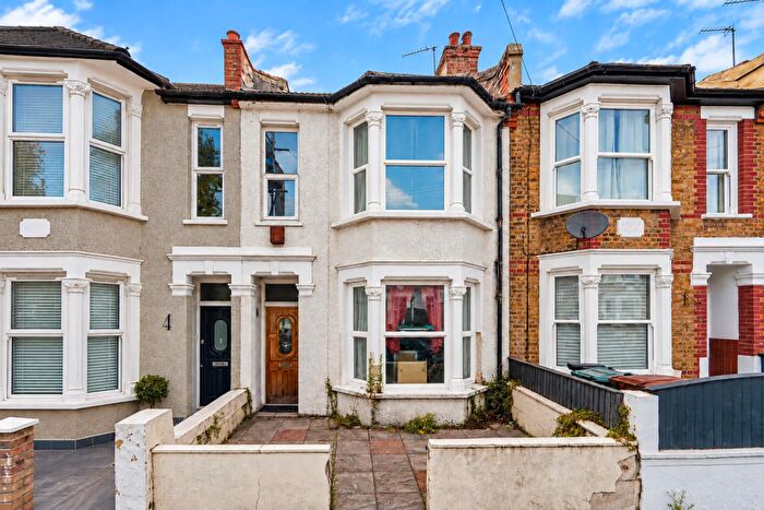 3 Bedroom House For Sale In Winchester Road, Highams Park, E4