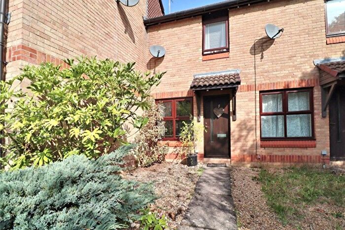 2 Bedroom Terraced House To Rent In Woking, Surrey, GU21