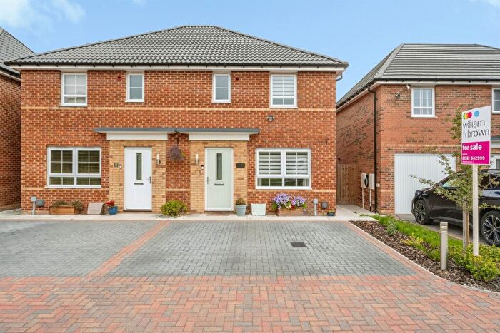 3 Bedroom Semi-Detached House For Sale In Farmhouse Drive, Hatfield, Doncaster, DN7