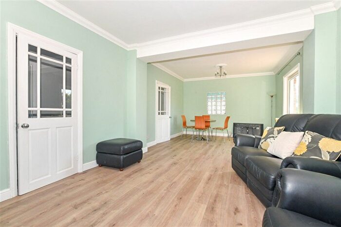 4 Bedroom Detached House For Sale In Church Road, Warehorne, Kent, TN26