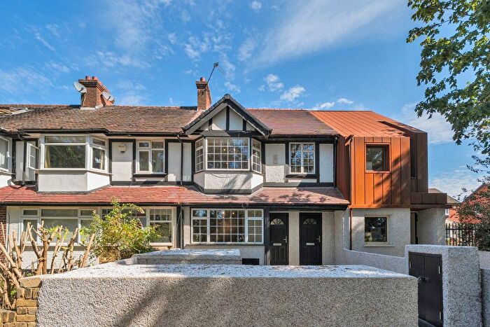 3 Bedroom Flat For Sale In Commonside East, Mitcham, CR4