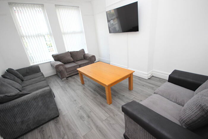 8 Bedroom Terraced House To Rent In Hawarden Avenue, Liverpool, L17