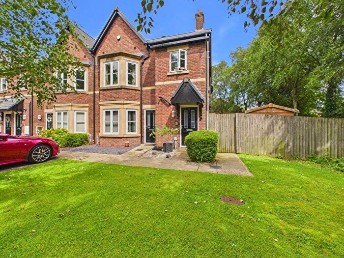 2 Bedroom Flat For Sale In Grammar School Court, Ormskirk, L39