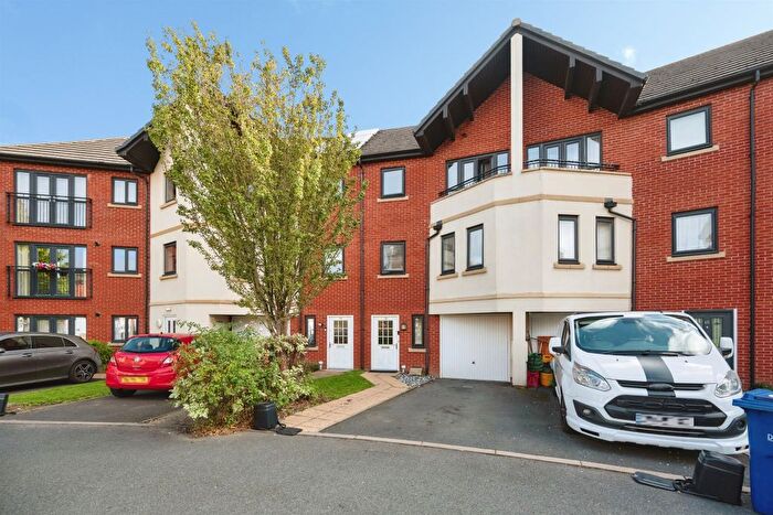 4 Bedroom Terraced House For Sale In Aldeney Close, Dudley, DY1