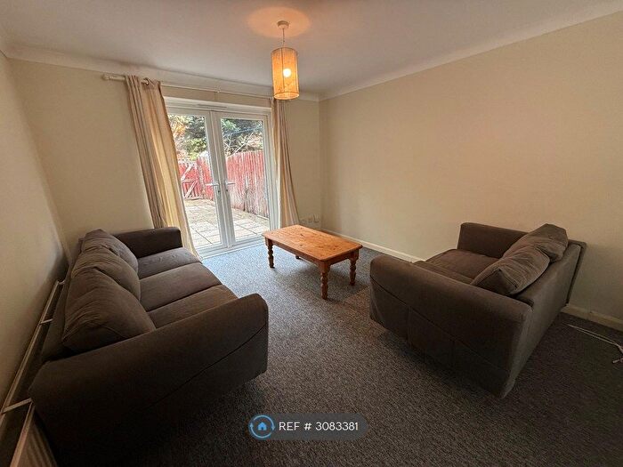 4 Bedroom End Of Terrace House To Rent In Berkeley Close, Southampton, SO15