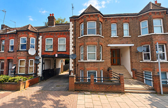 1 Bedroom Flat To Rent In Clarendon Road, Warden Hill, Luton, LU2