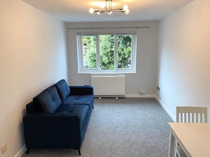 1 Bedroom Flat To Rent In Richmond Court, Cardiff, CF24