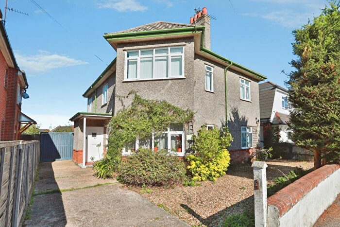 2 Bedroom Flat For Sale In Chigwell Road, Queens Park, Bournemouth, Dorset, BH8