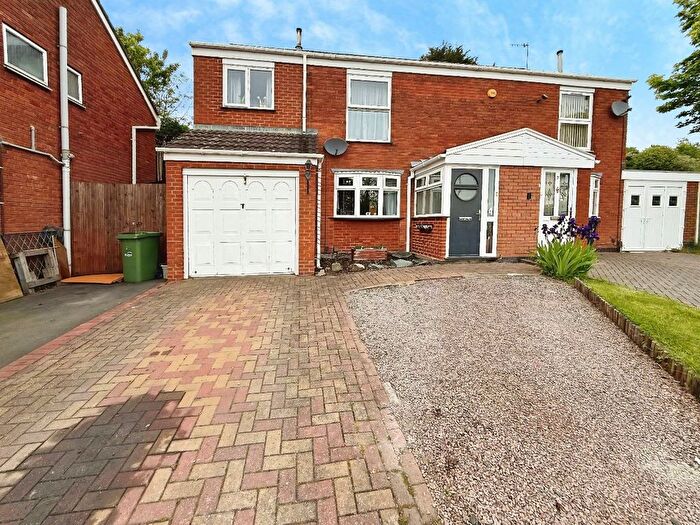 4 Bedroom Semi-Detached House For Sale In Evesham Rise, Dudley, DY2