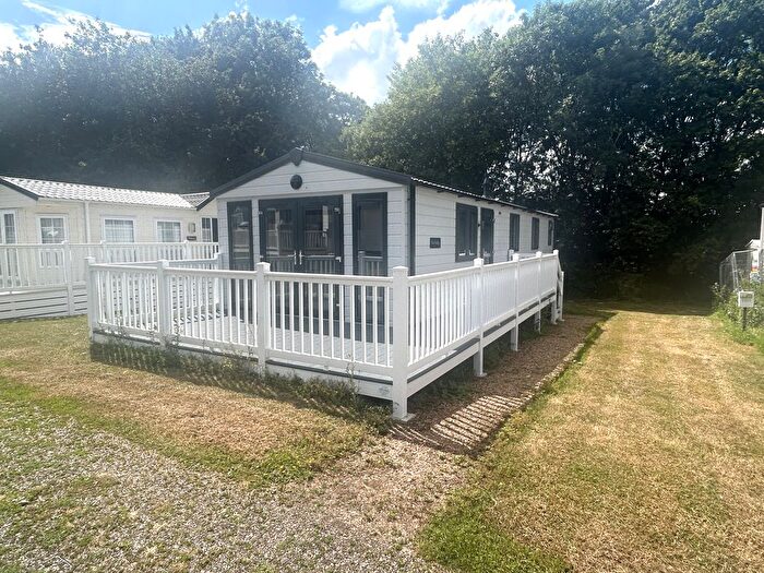 2 Bedroom Mobile/park Home For Sale In Sewardstone Road, London, E4