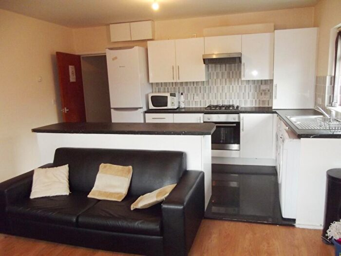 5 Bedroom Flat To Rent In Flat, Egerton Road, Manchester, M14