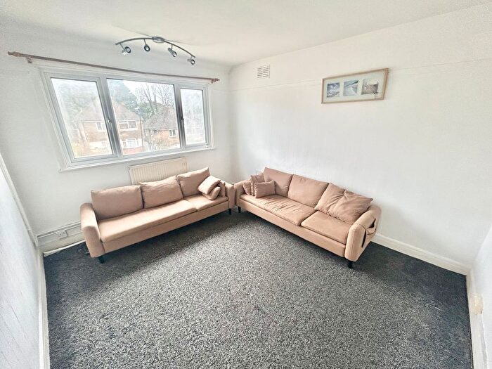 2 Bedroom Maisonette To Rent In Vale Drive, Southampton, SO18