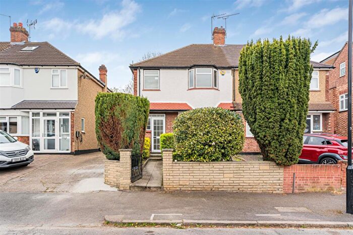 3 Bedroom Semi-Detached House For Sale In Betoyne Avenue, Highams Park, E4