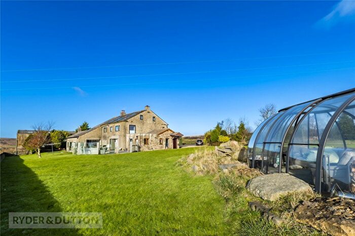 5 Bedroom Property For Sale In Broad Lane, Delph, Saddleworth, OL3