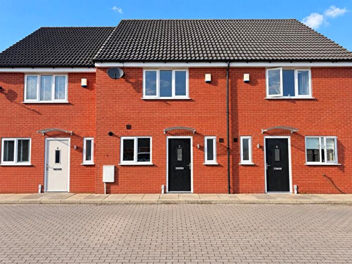 3 Bedroom Town House To Rent In Windsor Gardens, Croft, Leicester, LE9