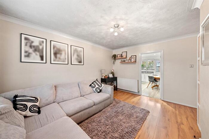 1 Bedroom Maisonette For Sale In Seymour Gardens, Eastcote, HA4