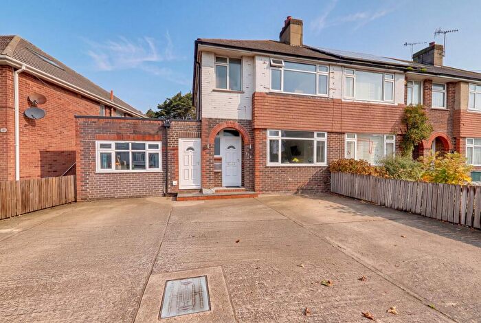 4 Bedroom End Of Terrace House For Sale In Canterbury Road, Worthing, BN13