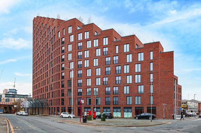 2 Bedroom Flat For Sale In Springwell Gardens, Whitehall Road, Leeds, LS12
