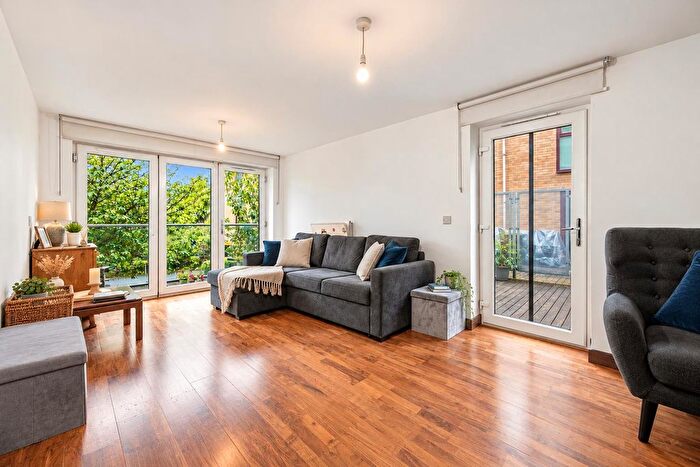 2 Bedroom Flat For Sale In Kings Mill Way, Denham, UB9