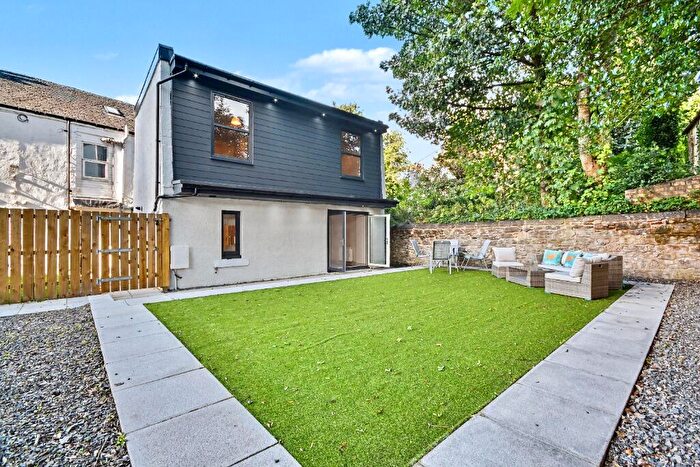 2 Bedroom Detached House For Sale In Cove Road, Inverclyde, Gourock, PA19