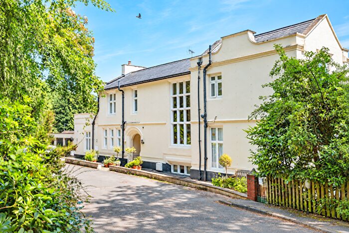 2 Bedroom Flat For Sale In Holywell Road, Malvern, Worcestershire, WR14