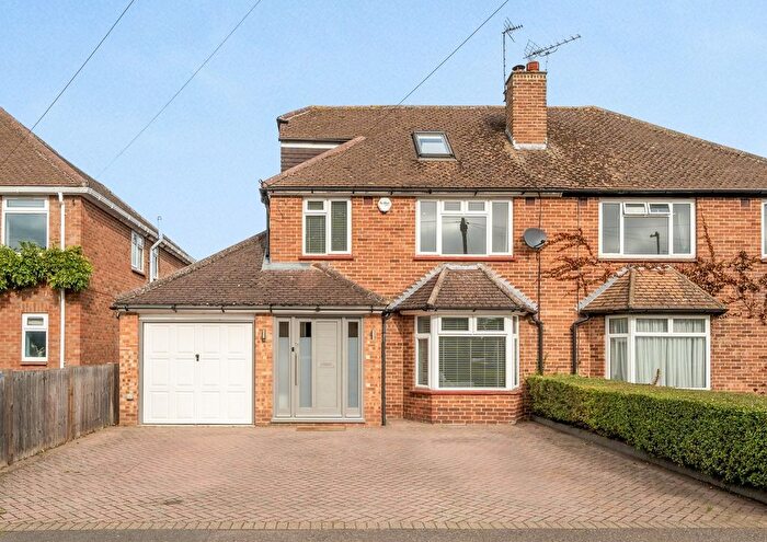 4 Bedroom Semi-Detached House For Sale In Farm Road, Maidenhead, SL6