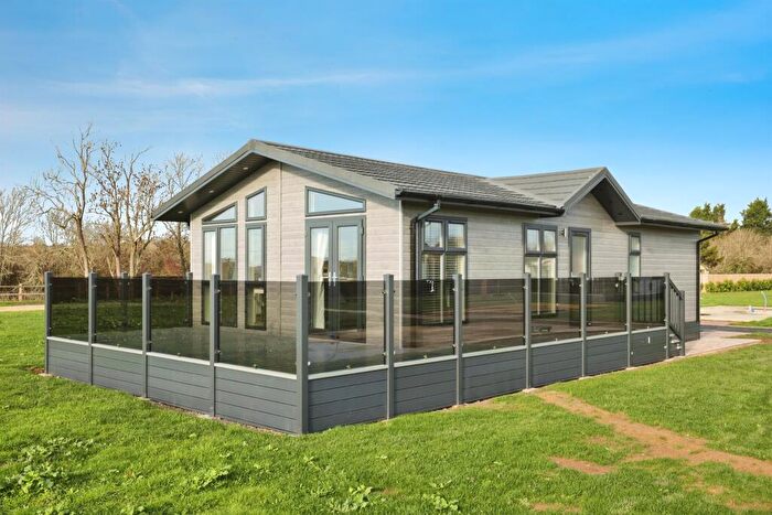 2 Bedroom Park Home For Sale In Crick Road, Rugby, CV21