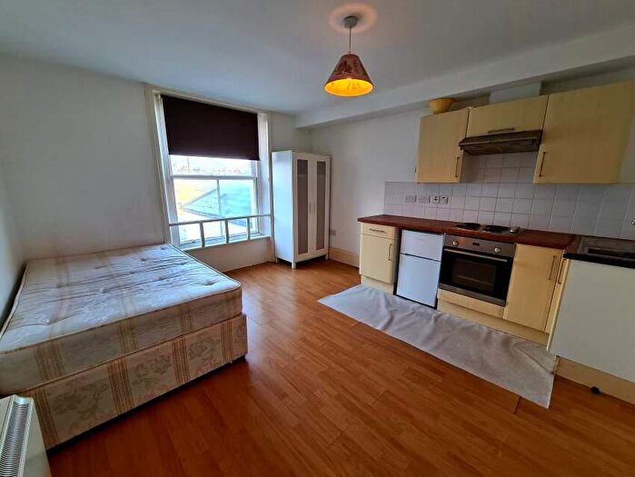 Flat To Rent In Holland Road, Hove, East Sussex, BN3