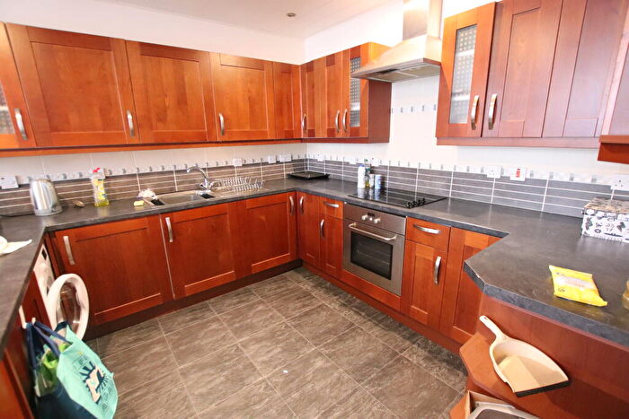 2 Bedroom Flat To Rent In Peter Street, Dundee, DD1