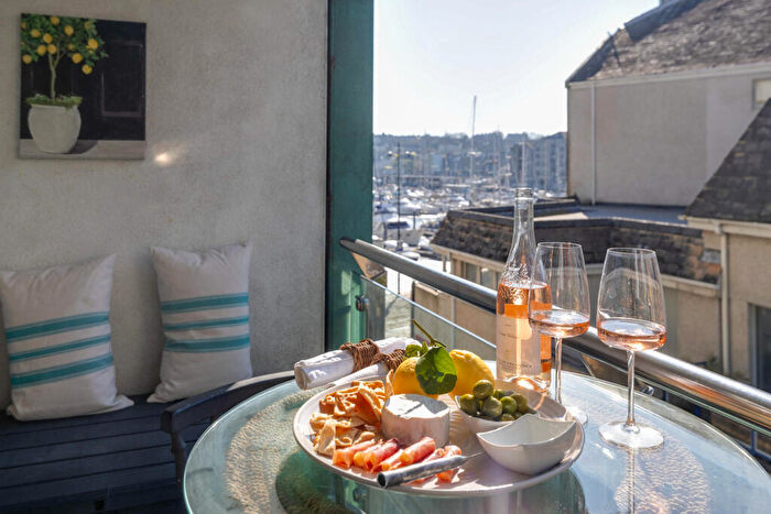 2 Bedroom Apartment For Sale In Apartment, Pinnacle Quay North, PL4