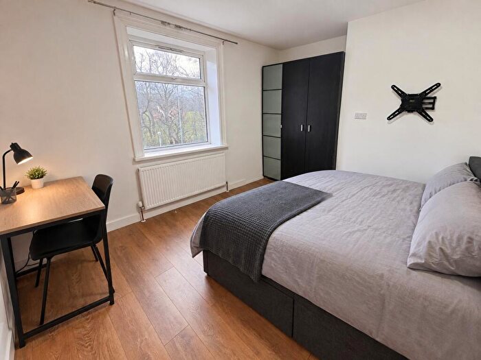 1 Bedroom Terraced House To Rent In Somerset Road, Huddersfield, West Yorkshire, HD5
