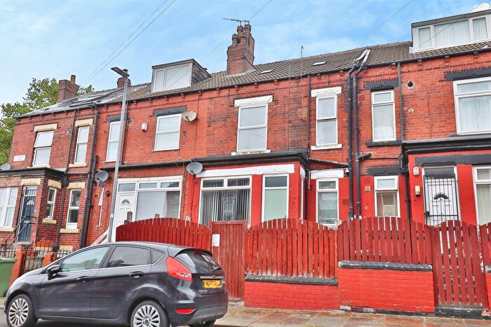 2 Bedroom Terraced House For Sale In Vinery View, Leeds, LS9