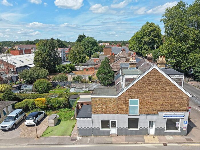 2 Bedroom Maisonette For Sale In Kingston Road, Leatherhead, Surrey, KT22