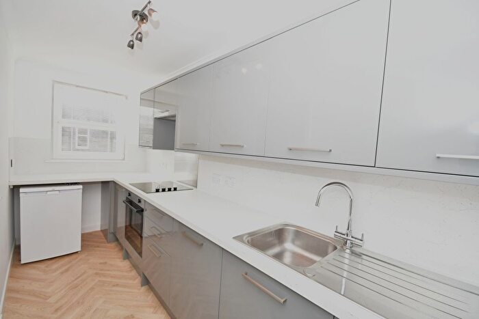 2 Bedroom Flat To Rent In - Montague Row, Inverness, IV3