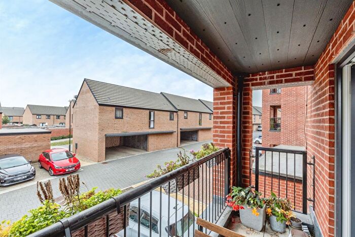 2 Bedroom Flat For Sale In Hawkfield Road, Bristol, BS13