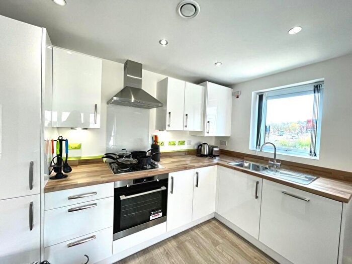 2 Bedroom Flat For Sale In Belgrave Middleway, Birmingham, B5
