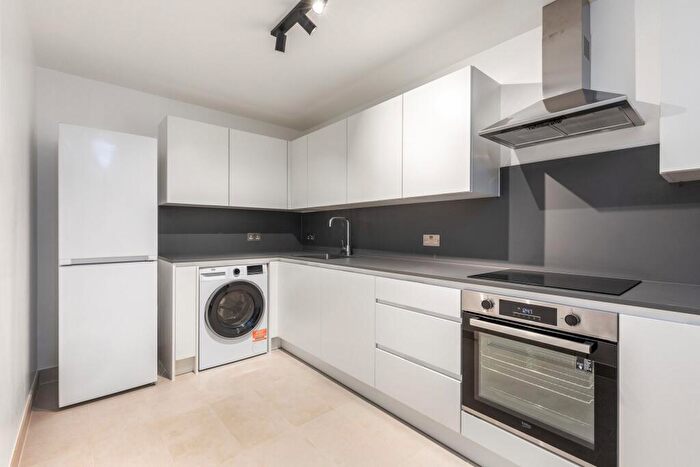 4 Bedroom Flat To Rent In Flat Digby Works, E9