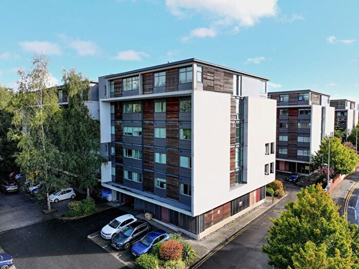 1 Bedroom Flat For Sale In Broadway, Lexington Court, M50