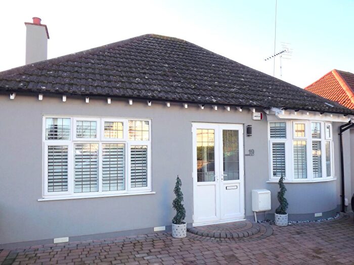 2 Bedroom Detached Bungalow To Rent In Hill Road, Southend-on-sea, SS2