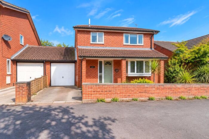 3 Bedroom Link Detached House For Sale In Oak Tree Walk, Purley On Thames, Reading, Berkshire, RG8