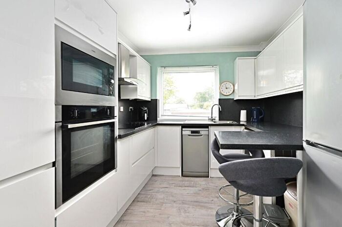 1 Bedroom Apartment For Sale In Oaklands, Yateley, Hampshire, GU46