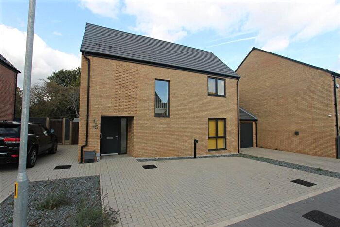 3 Bedroom House To Rent In Halfmoat Manor, Cheshunt, EN7