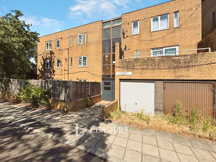 2 Bedroom Flat For Sale In Polruan Place, Fishermead, Milton Keynes, MK6