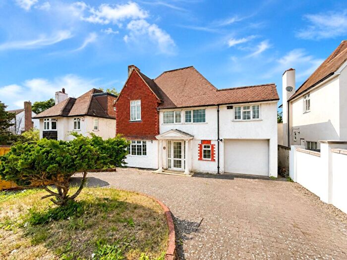 6 Bedroom Detached House To Rent In The Close, Wilmington, Kent, DA2