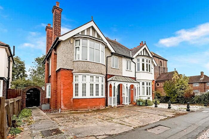 1 Bedroom Flat For Sale In Mawney Road, Romford, RM7