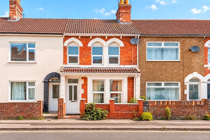2 Bedroom Terraced House For Sale In Curtis Street, Swindon, Wiltshire, SN1