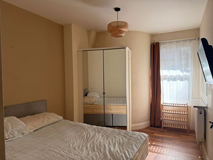 1 Bedroom Flat To Rent In Commercial Road, Aldgate, E1