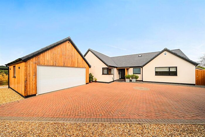 3 Bedroom Detached Bungalow For Sale In Corby Road, Swayfield, Grantham, NG33